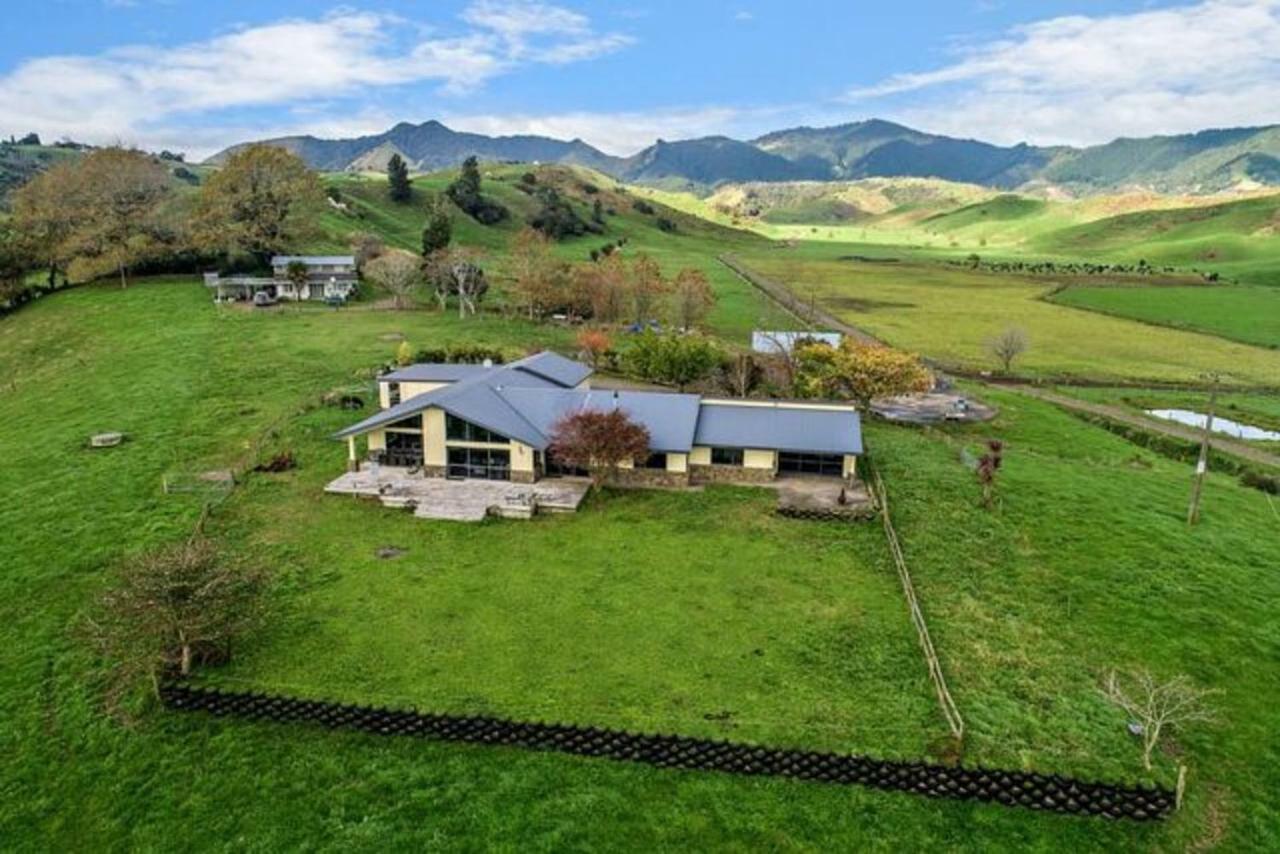 Waiotahe Dairy Farm Hideout Villa Waiotahi ภายนอก รูปภาพ